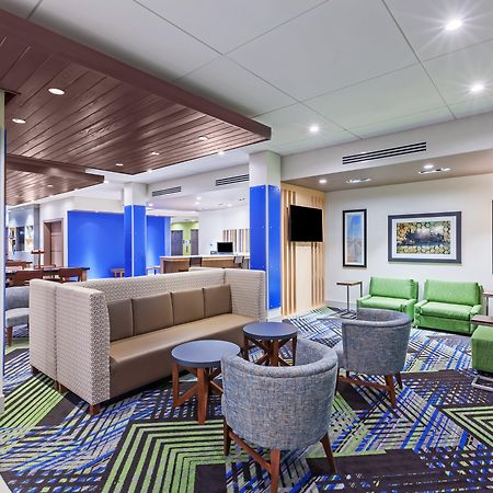 Holiday Inn Express And Suites Chanute By Ihg Exterior foto